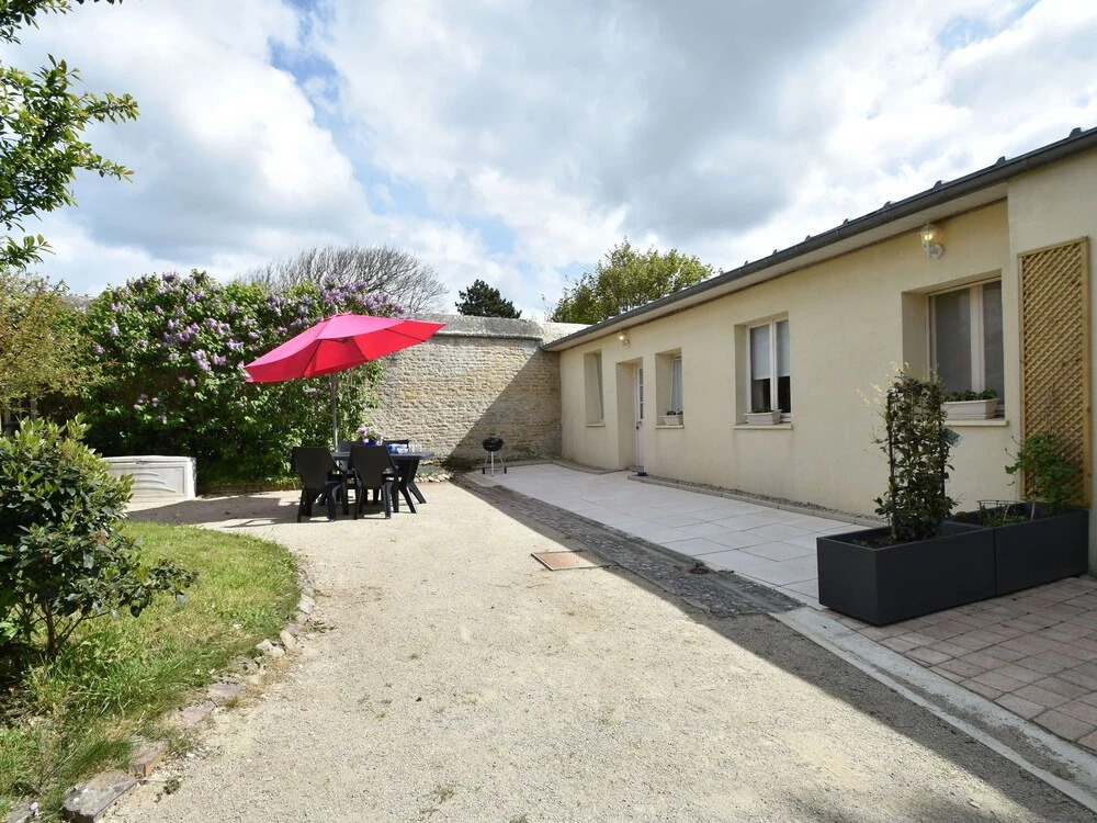 Simple Cottage Opposite the Beach and Within Walking Distance of the Facilities