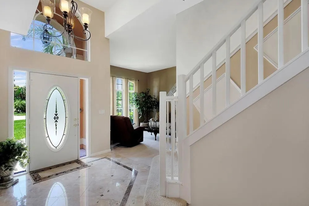 Piccadilly Cir Home