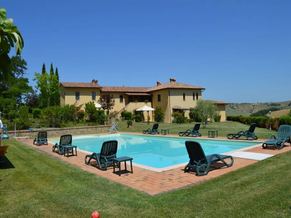 Cozy Tuscan Countryside Escape