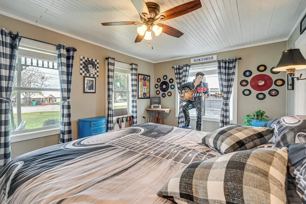 Retro Retreat in Llano w/ Screened Porch!