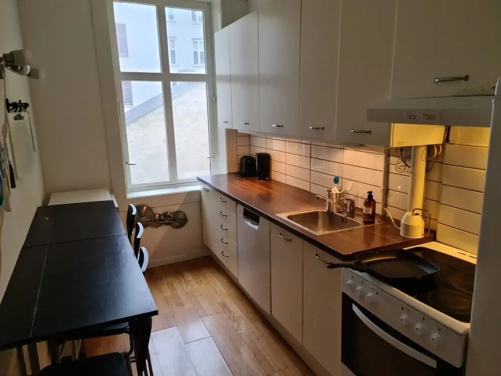 S12 2nd Floor Room in Elegant Apartment