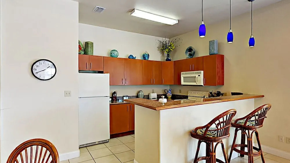 105 E Corral St Condo Unit D - 2 Br condo by RedAwning