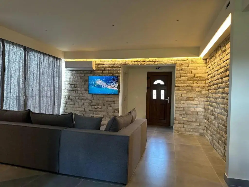 Aqua Luxury Suites by Estia