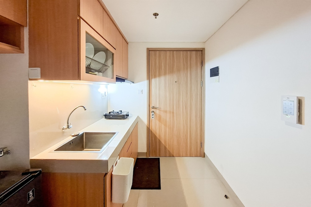 Cozy And Relaxing Studio At Apartment Bintaro Embarcadero