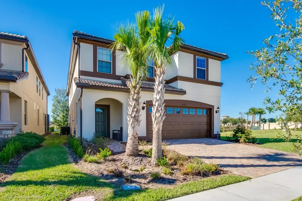 Lima Avenue Villa Windsor At Westside 2