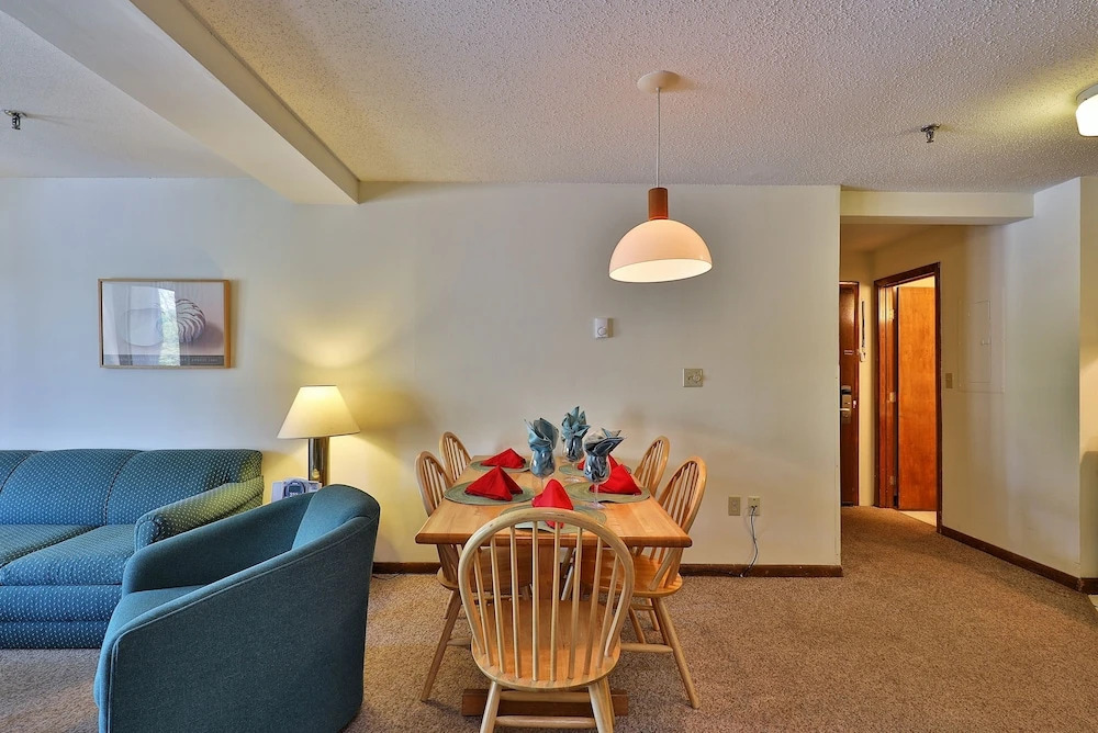 Mt Green 2br/2ba Condo: Close to Killington. Hot Tub. Pool. 3a07