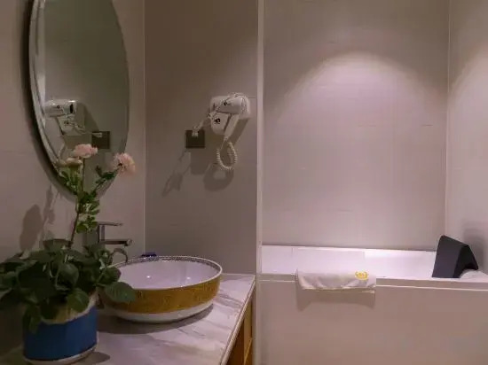 Xidu Crystal Hotel (Siping Xinghong Road)