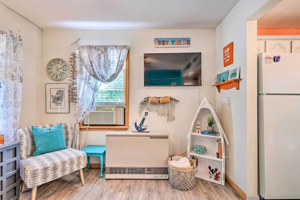 Darling Cottage ~ 1 Mi to Lake Erie Beach!