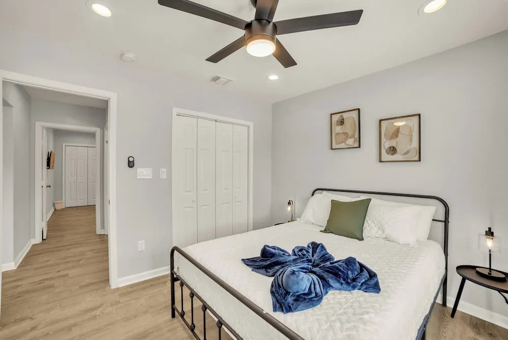 Spacious & Homey 4br/3ba W/amenities Near Downtown