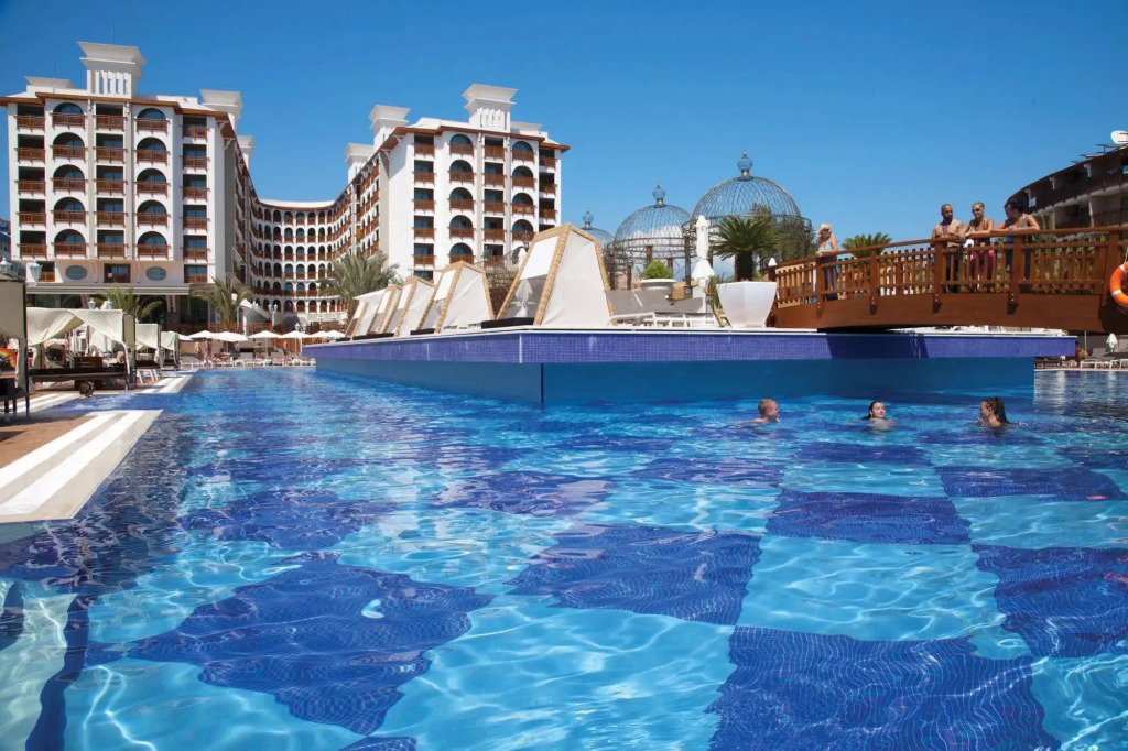 Quattro Beach Spa & Resort Hotel