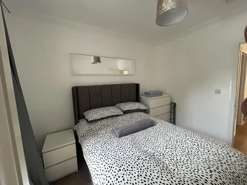 Newcourt Heights Sleeps 4 With Balcony
