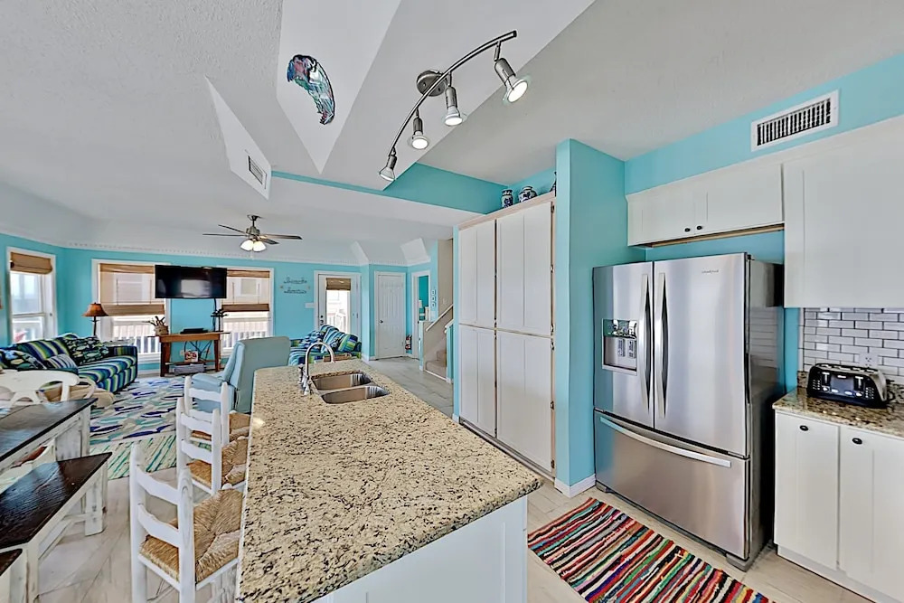 Coastal Blessings: Gulf-front W/ Private Beach 5 Bedroom Home