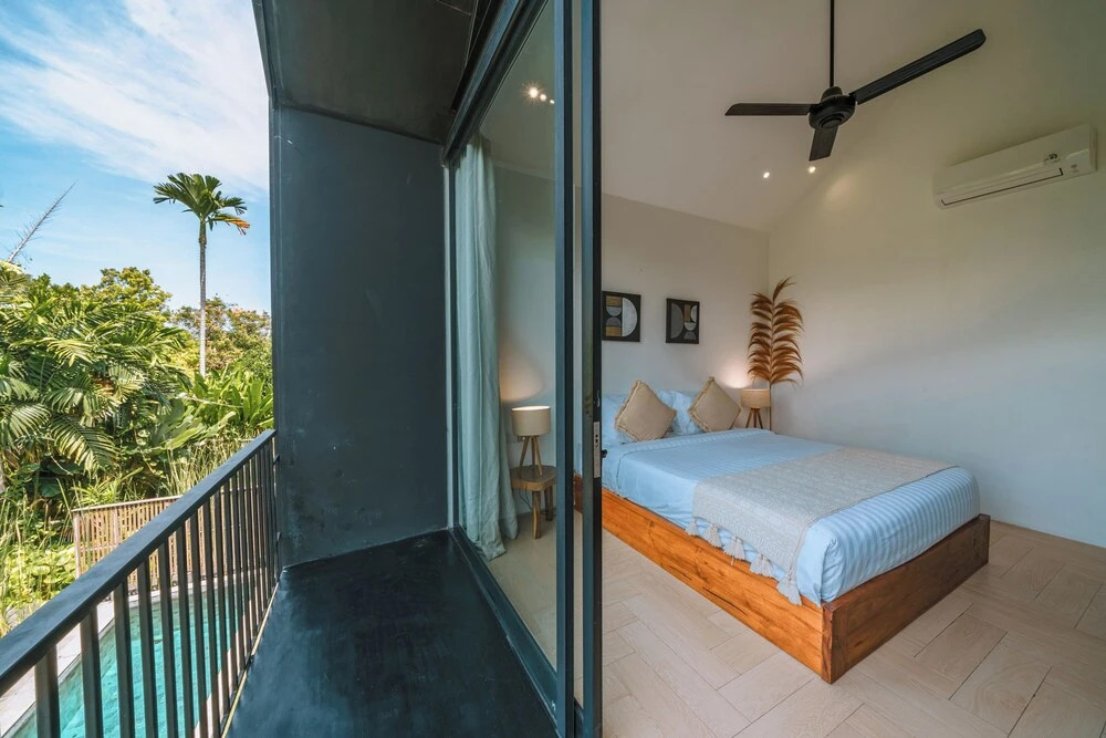 Villa RIZR: Industrial 3BR villa nearby Berawa Beach