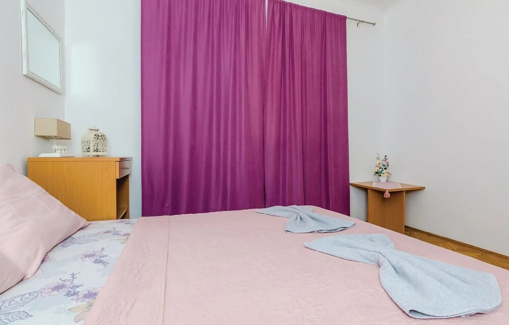 Awesome Home in Drvenik With Wifi and 5 Bedrooms