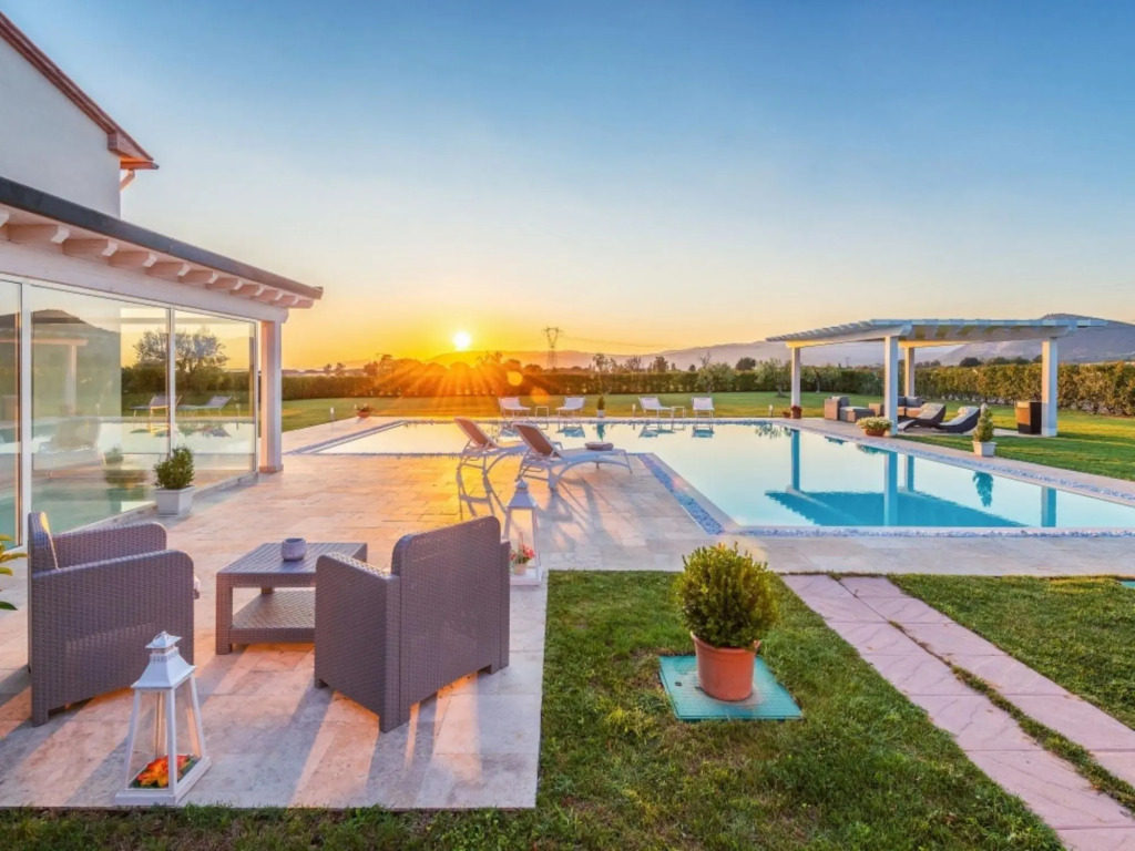 Modern and Elegant Villa With Pool and Wellness Room-villa Benessere