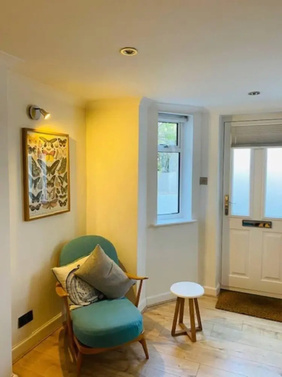 Modern, Quiet Garden Flat in Heart of Wimbledon