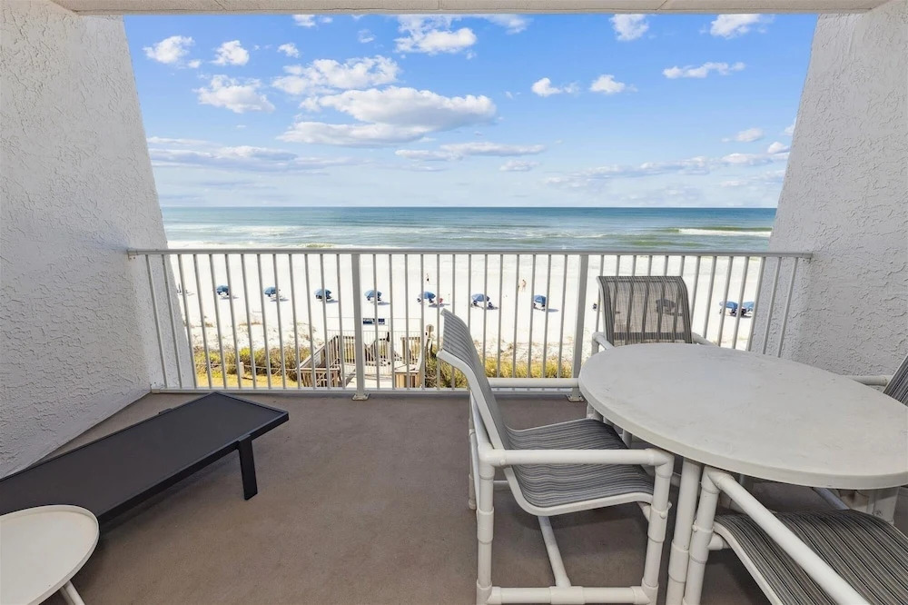Beach House 305b 1 Bedroom Condo by RedAwning