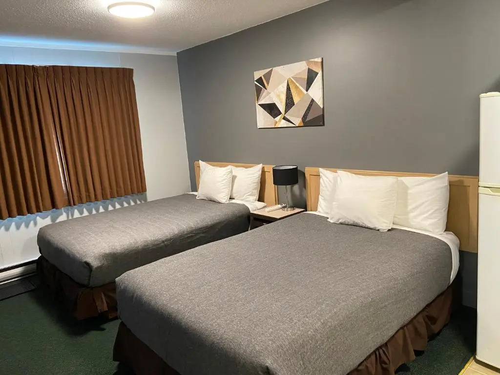 Monashee Lodge