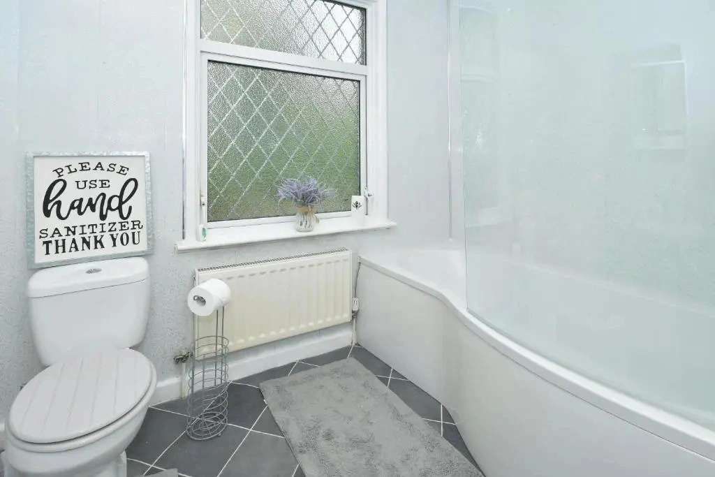 Beautiful 3-bed House by Ministays Stoke-on-trent