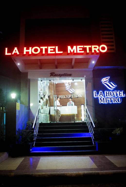 La Hotel Metro near BKC
