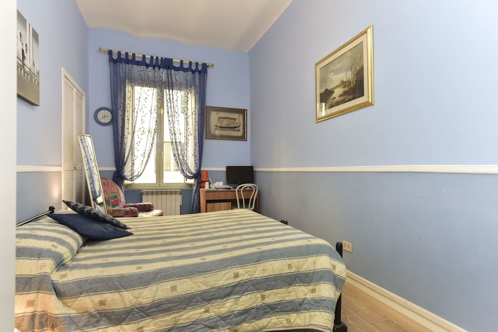 Nicole Rooms