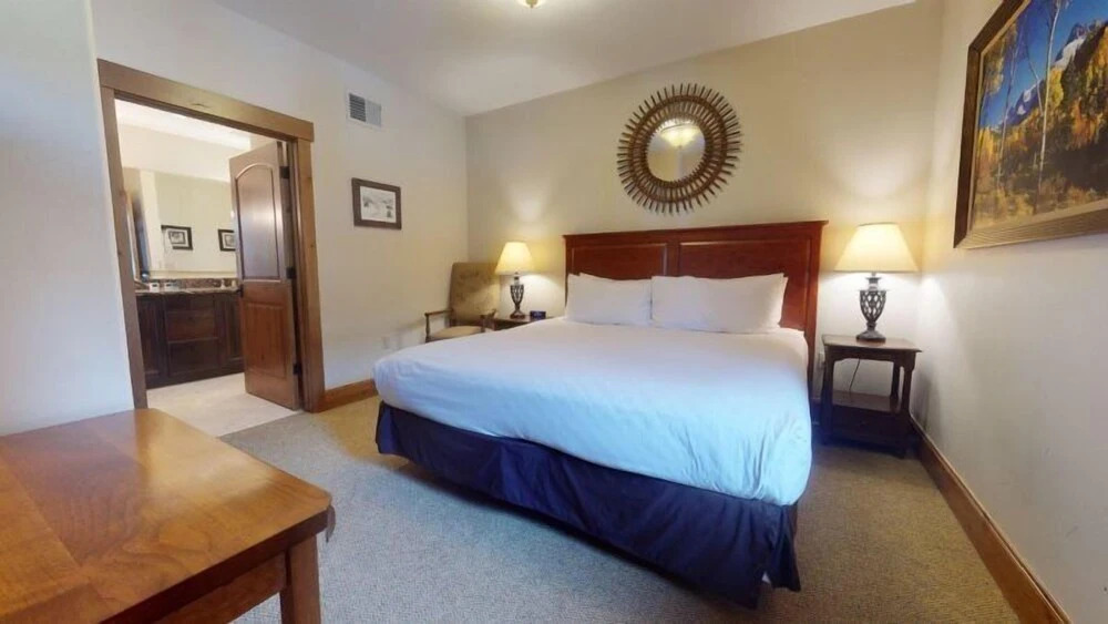 Luxury 4 Bedroom Penthouse in Lionshead Village With Rooftop Pool, Just a Short Walk to Gondola