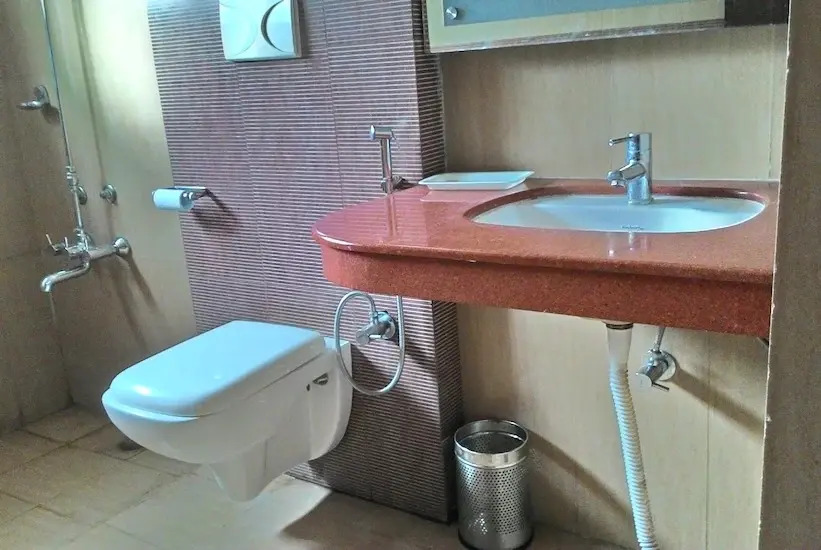 OYO 33385 Hotel Mandakini