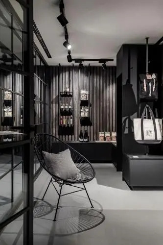 Apartment 7