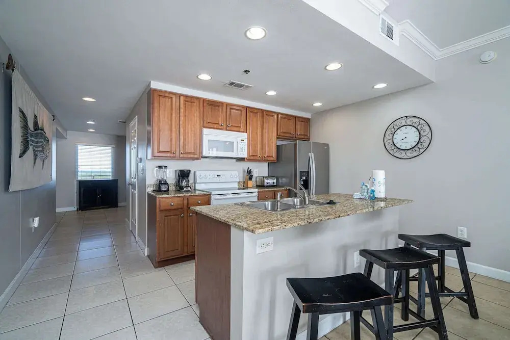 Beachfront Haven 2 BDR Kid-friendly Resort!