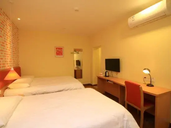 Ease Hotel