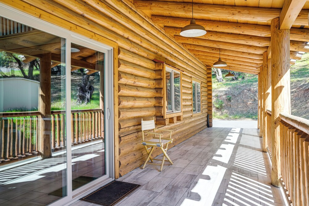 Walk to Pine Mountain Lake: Spacious Family Cabin