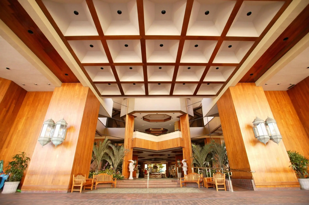Hyatt Regency Waikiki Beach Resort & Spa