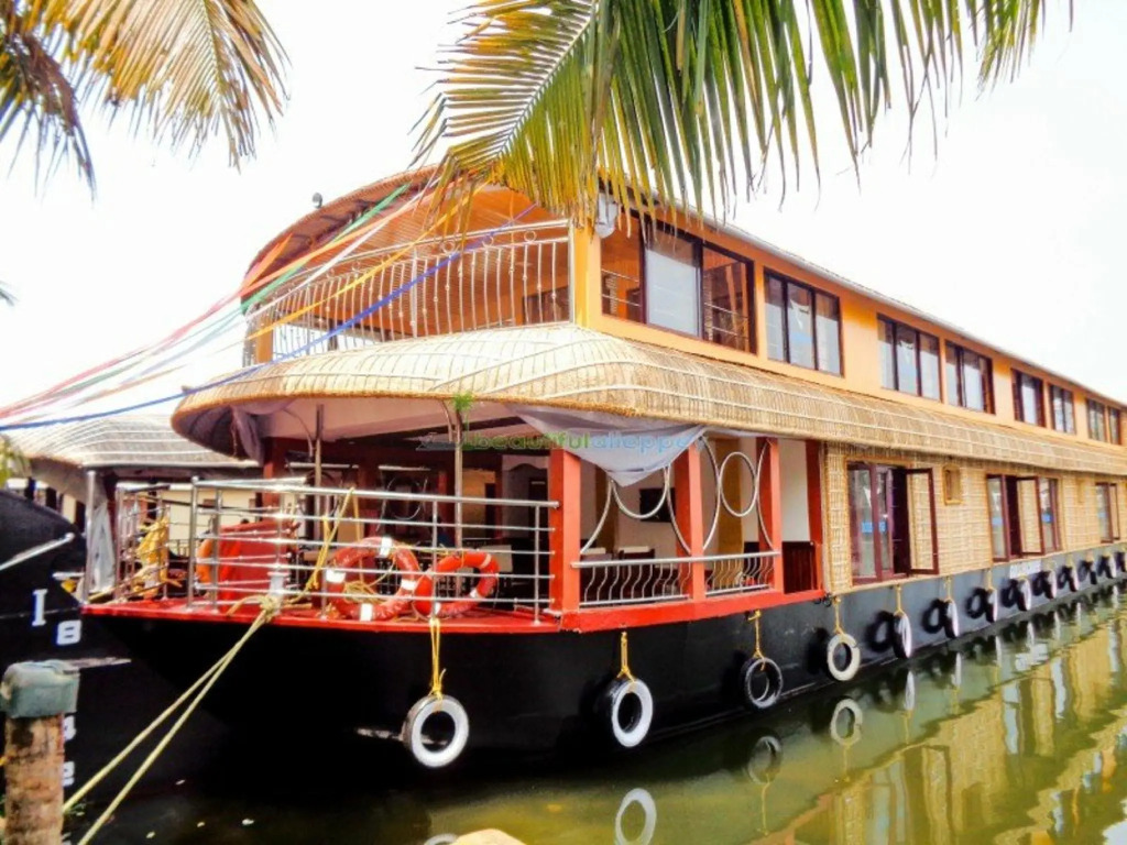 Upper Deck Houseboats
