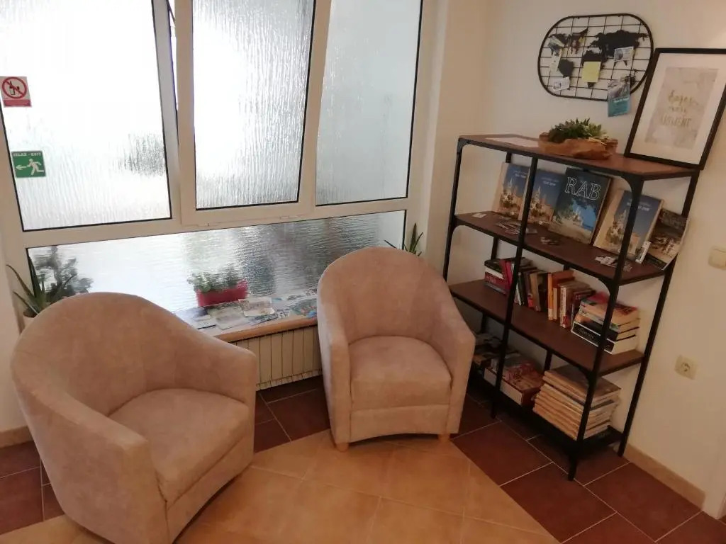 Riviera Rooms and Apartments