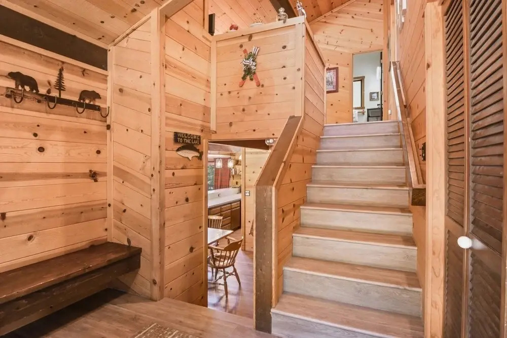 Fireside Chalet - Walk To Beach 4 Bedroom Cabin by Redawning