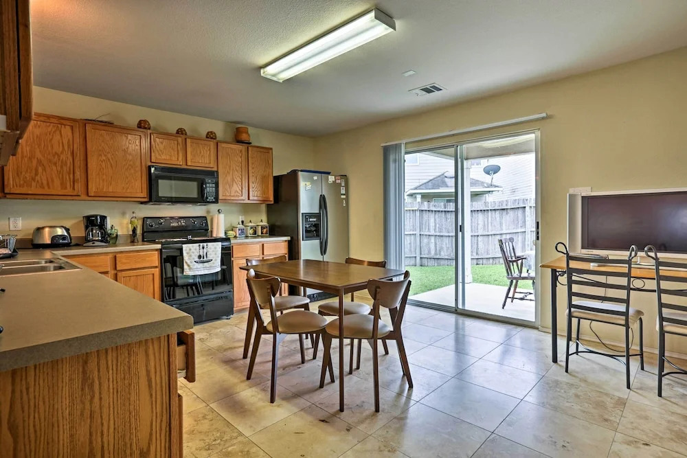 Spacious Family Home Near San Antonio Hotspots!