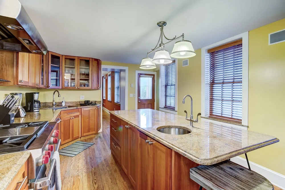 Luxurious Historic Home 1 Block From Inner Harbor