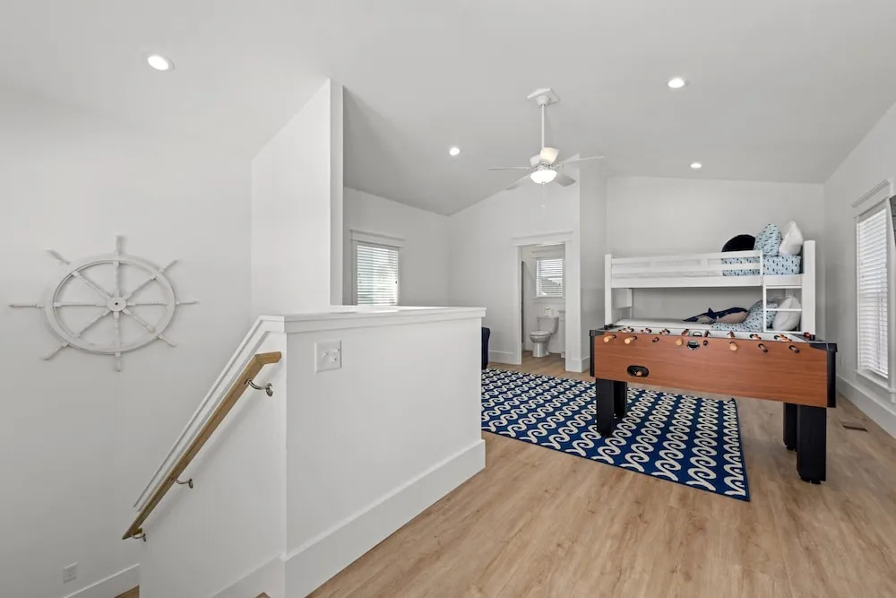 Spectacular 3br 4ba w/ Private Pool, 2 Min Walk to Beach - Sleeps 15!