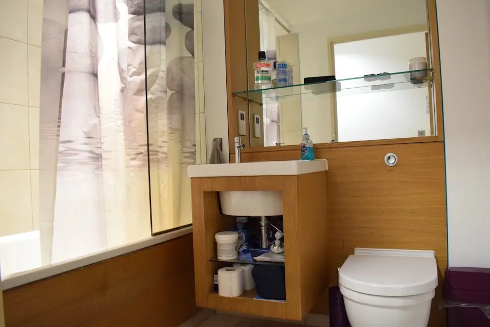 1 Bedroom Flat Near Old Street With Balcony