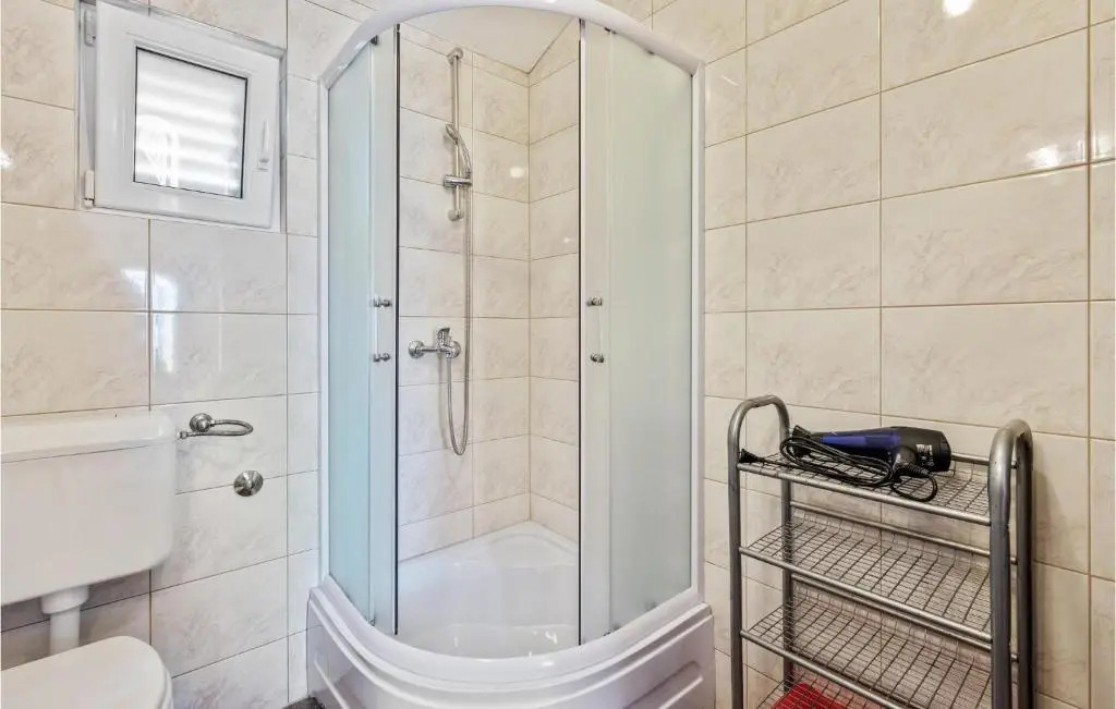 Awesome Home In Razanj