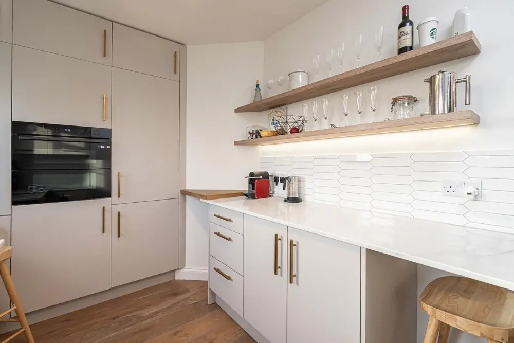 Charming Chiswick Flat by Underthedoormat, London
