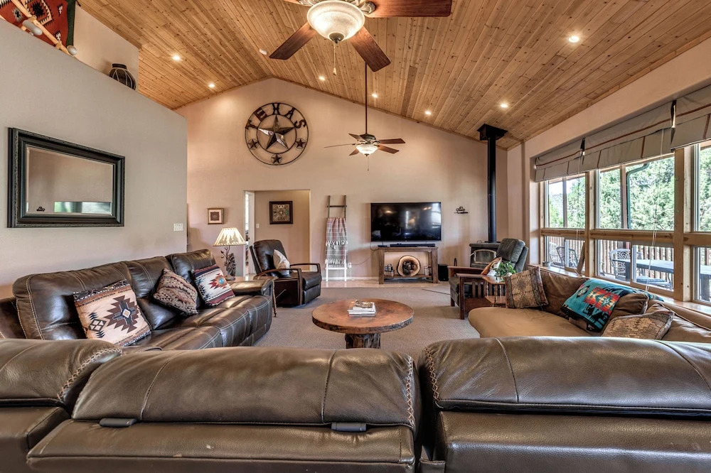 Cozy Ruidoso Digs by Downtown, 19 Mi to Ski Apache
