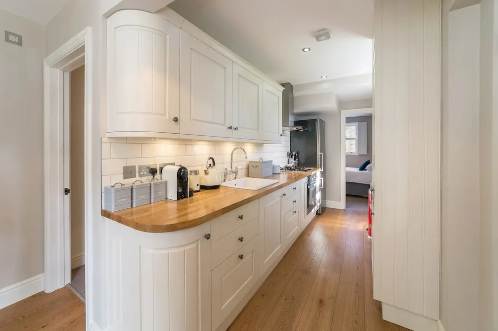 NEW Charming 2BD Basement Flat Heart of Battersea