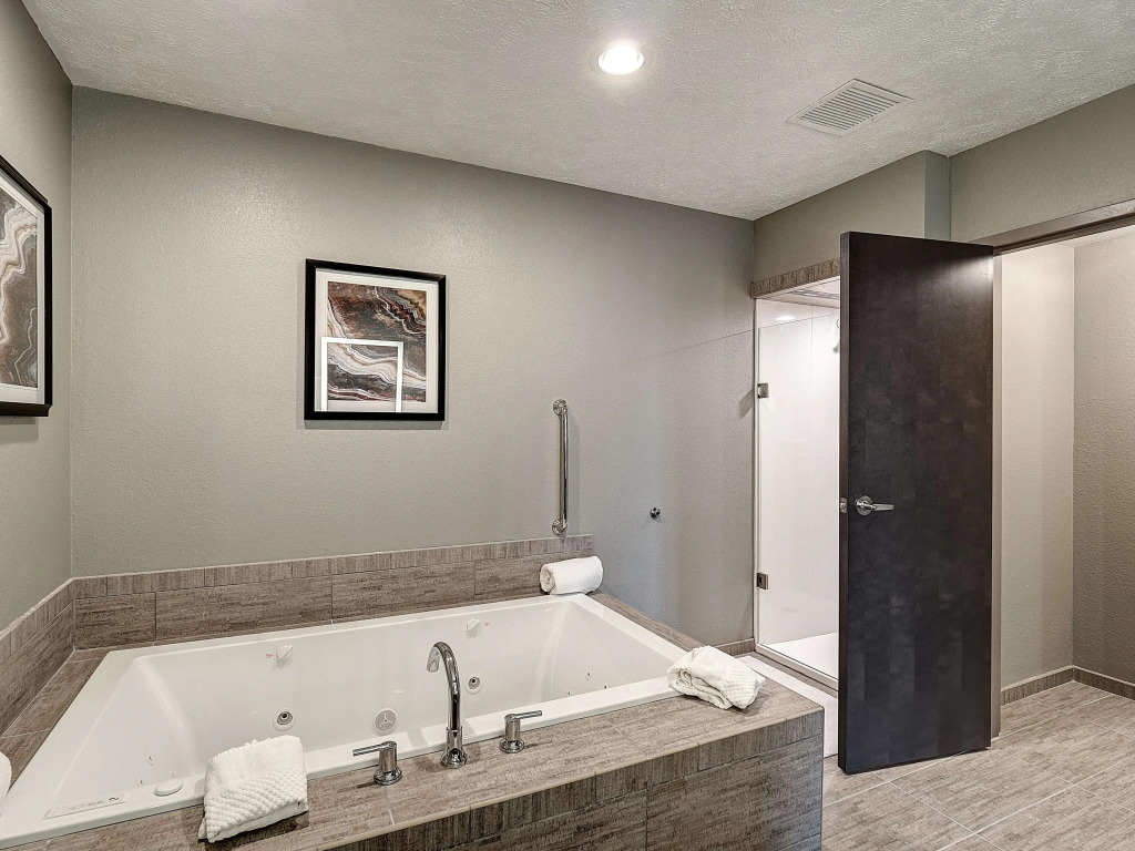 DoubleTree by Hilton Bloomington