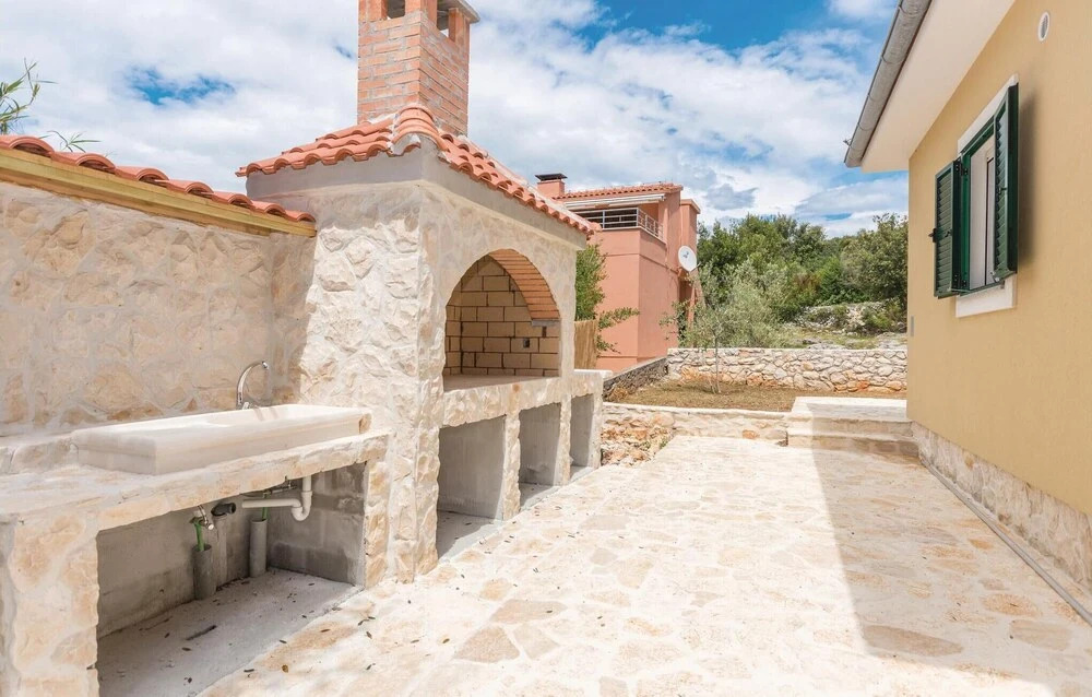 Nice Home in Verunic With Outdoor Swimming Pool, Wifi and 5 Bedrooms