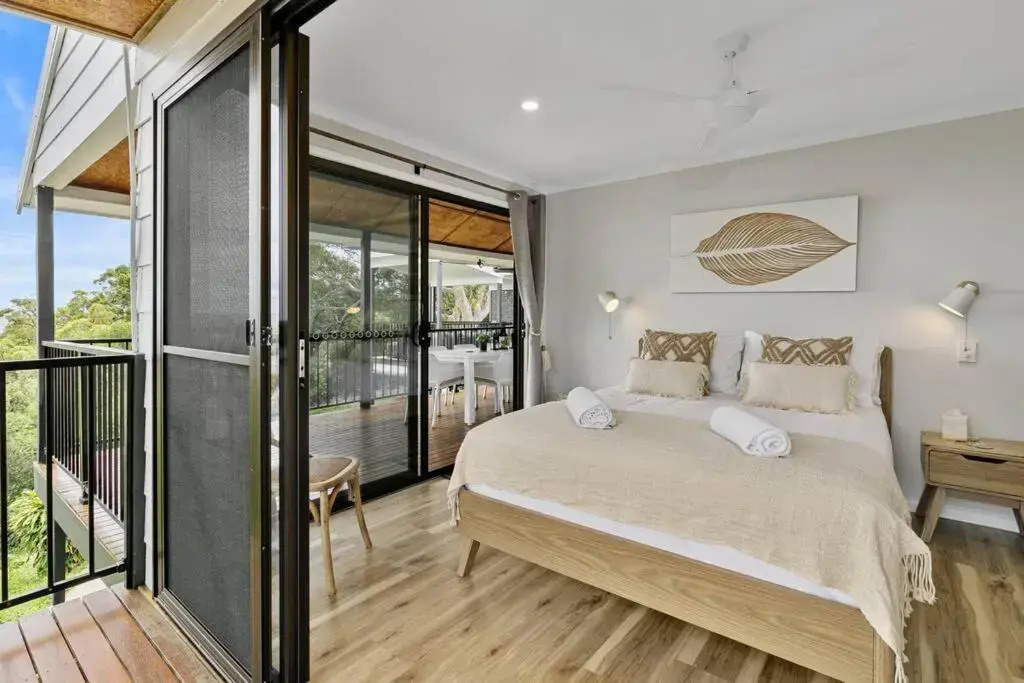 Yarabin - Luxury 6 Bedroom Home With Ocean Views