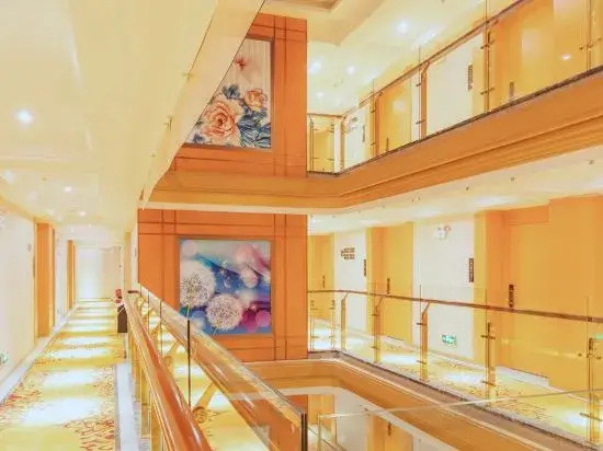 Xinlong Hotel (Qingyuan Changlong Avenue Yinzhan Hot Spring Branch)