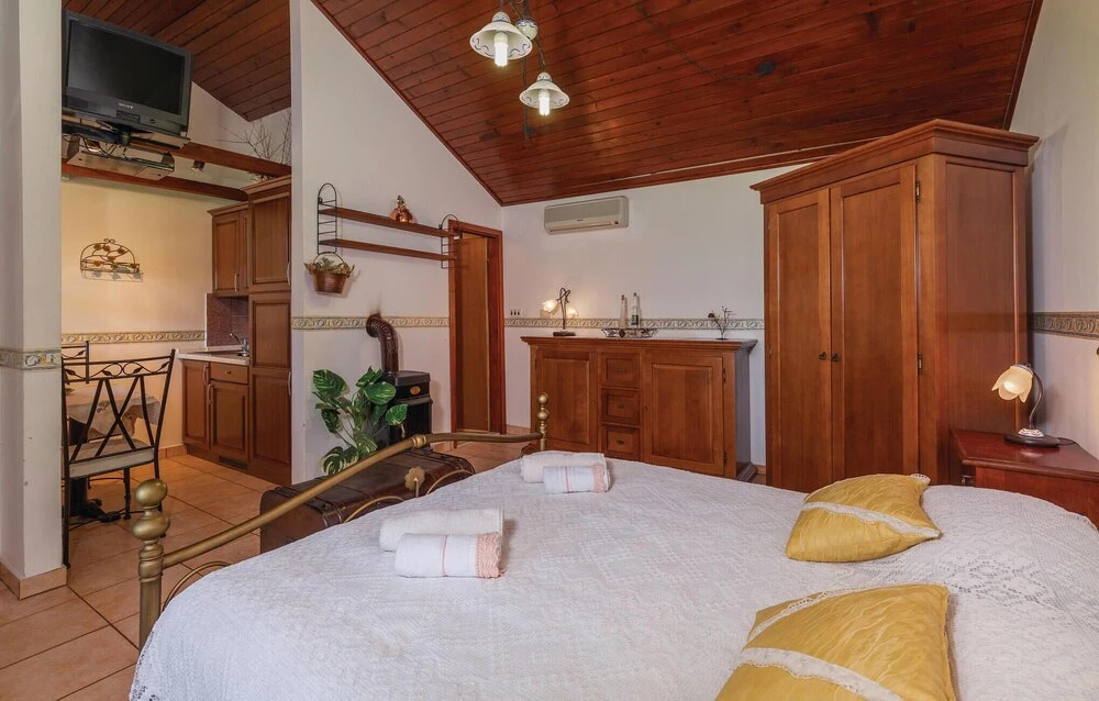 Amazing Home In Belavici With Sauna