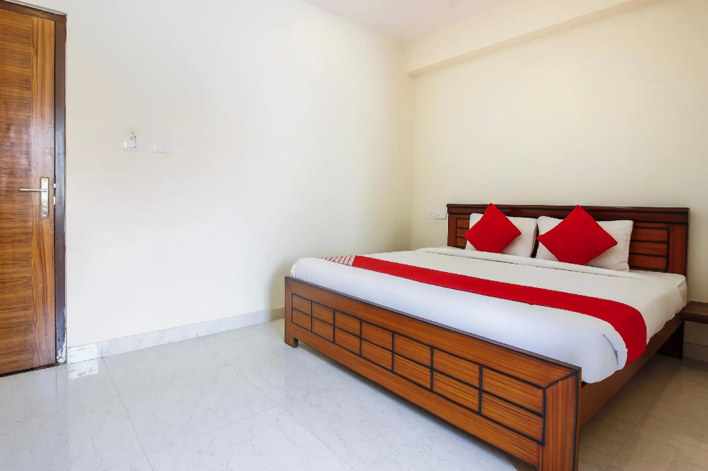 FabHotel Starhood - Manikonda