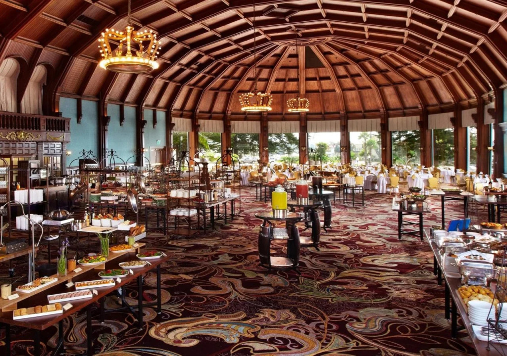 Beach Village at The Del, LXR Hotels & Resorts